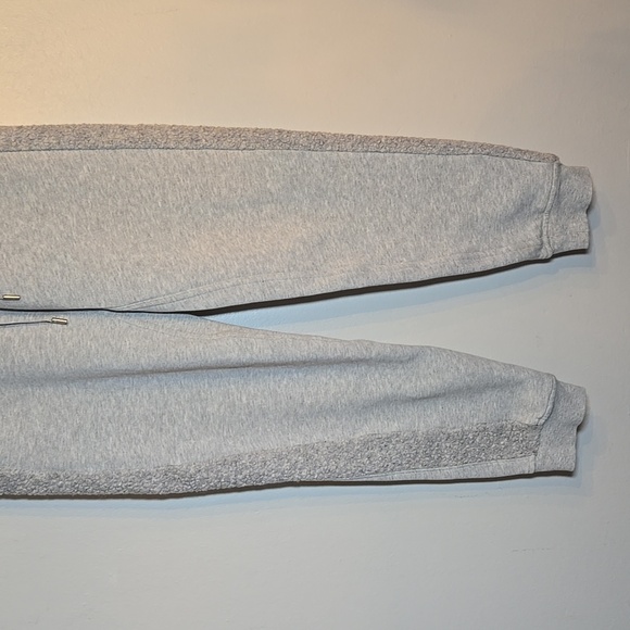 Lululemon Scuba Sherpa Stripe Heathered Core Light Grey Joggers NWOT - Picture 7 of 14